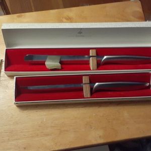 A lot of 2 Gerber knives, 1 bread knife, and 1 Durendal knife.